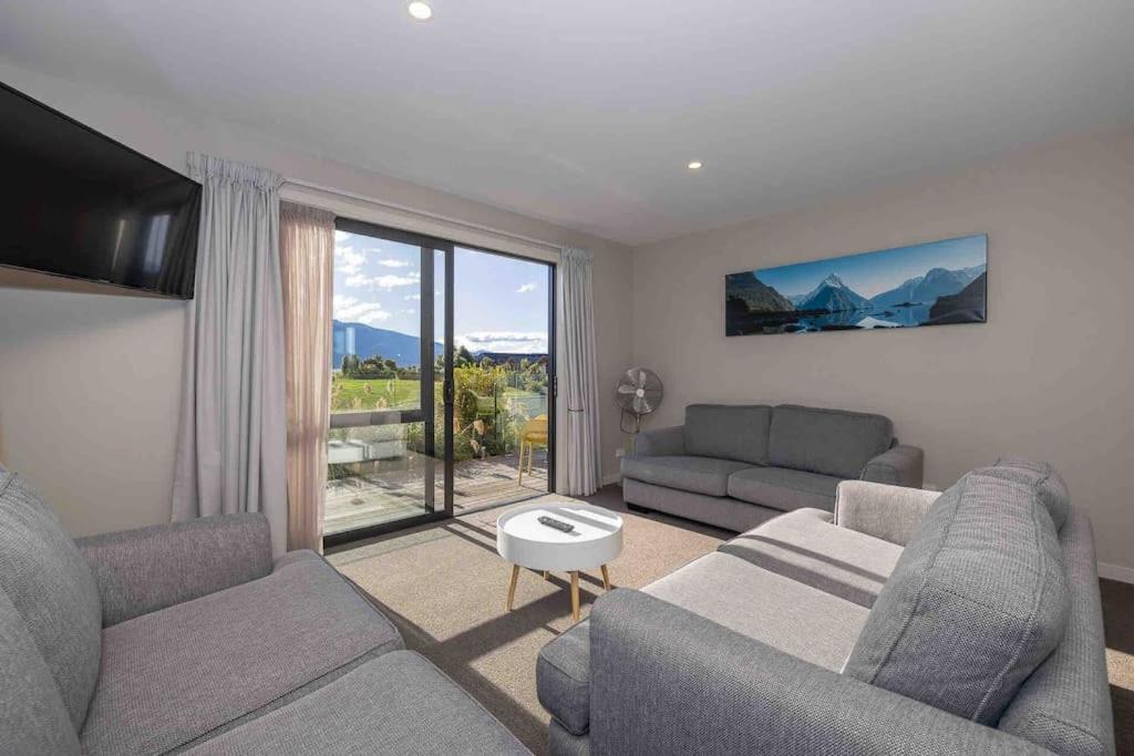 Great Views From New 2 Bedroom Apartment Te Anau Ngoại thất bức ảnh